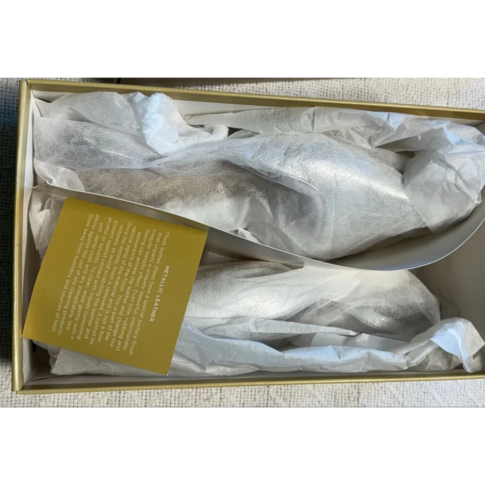 NIB Michael Michael Kors Metallic Silver 